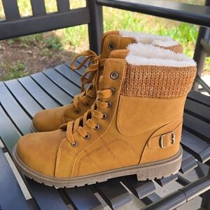 Tan Fur Lined Lace-Up Winter Ankle Boots, Women's Size 7, New/Never Been Worn